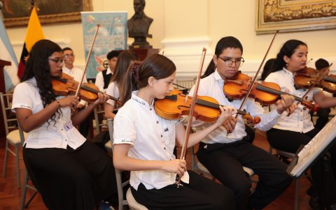 El evento contó con la presentación musical de la primera Orquesta de Cámara Juvenil de Durán.
