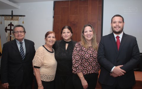 Ricardo Guerrero, Jenny de Guerrero, Alexandra Balda, María Guerrero y Alejandro Balda.