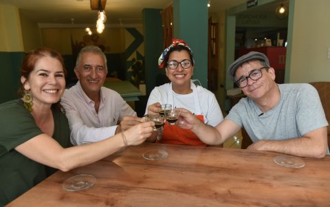 Un brindis con Maré.