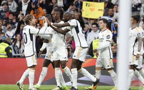 Los jugadores del Real Madrid celebrando un gol de Vinicius Jr. en LaLiga ante el Celta de Vigo.
