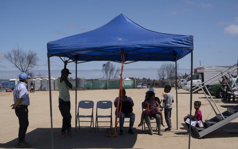 El fuego no distinguió a nadie: familias ecuatorianas, colombianas, venezolanas, dominicanas, haitianas, peruanas y chilenas viveron una pesadilla.