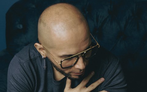 Lleva tatuado el nombre de su hijo que perdió.