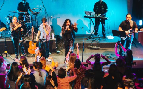 El evento fue animado por la agrupación Red Case y Gabriela Vega como vocalista.