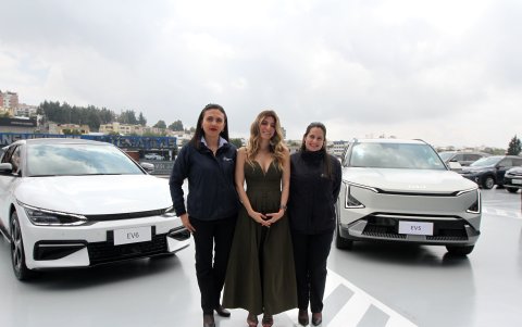 Pamela Vaca, María Paula Moreno y Lorena Yépez.
