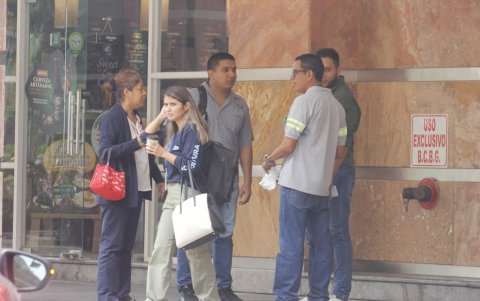 Empleados fueron evacuados durante la inspección.