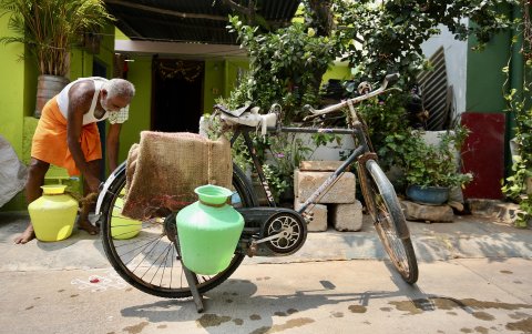 Habitantes aseguran poder ducharse solo cinco veces en un mes
