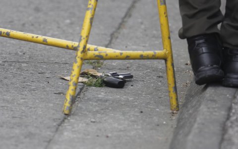 Delito. A unos 10 metros del cuerpo hallaron un revólver tirado, que habría sido usado en el robo.