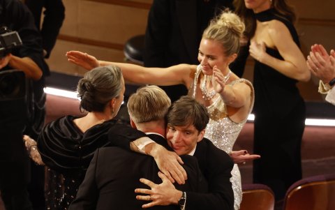 Cillian Murphy y Christopher Nolanjunto a Emily Blunt y Emma Thomas.