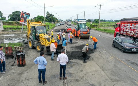 El prefecto Terán supervisa las obras realizas en el tramo.