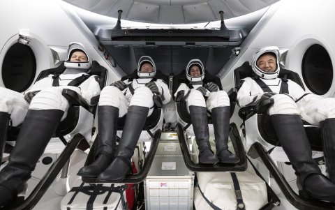 La tripulación de la nave compuesta por la astronauta Jasmin Moghbeli, de la NASA; Andreas Mogensen,  Satoshi Furukawa, y Konstantin Borisov, de la rusa Roscosmos.