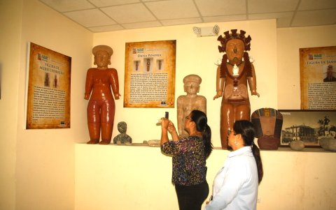 La exhibición de los 'Caciques Peninsulares' está abierta al público de lunes a sábado en el museo junto a la biblioteca municipal.