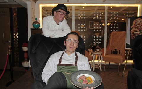 Santiago Estrella y el chef Sebastián Gallardo.