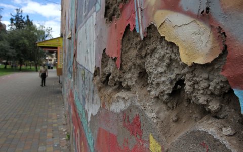 Situación. Expertos señalan que, a largo plazo, se pueden generar grietas, fisuras, agujeros, entre otros daños superficiales.