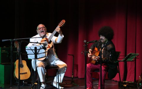 Los artistas interpretaron temas icónicos como El quinto palo, los clásicos Gringa Loca y Cangrejo criminal, así como Guajira a Guayaquil y Dame tu amor entre otras.