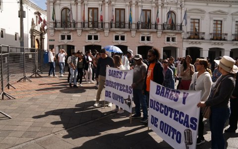 Dueños de bares y discotecas aseguran que les ha tocado despedir personal.