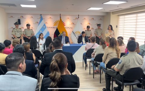 Kronfle cumplió agenda en Guayaquil, desde la Casa Legislativa.