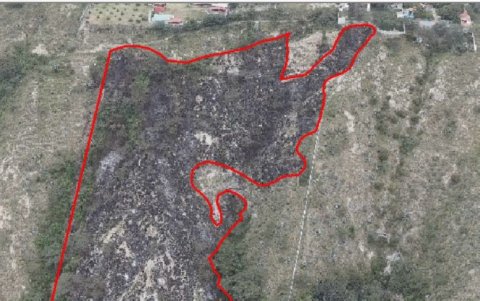 Zona afectada por el incendio que fue controlada por el Cuerpo de Bomberos