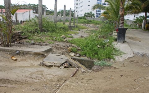 Daños. En Punta Blanca no hay alcantarillado sanitario y los pozos que existen resultan insuficientes.