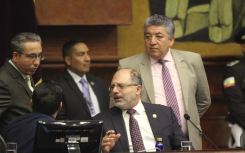 El presidente de la Asamblea Nacional, Hnery Kronfle, lidera el Consejo de Administración Legislativa.