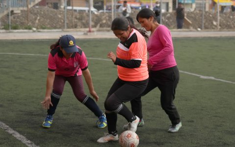 Las chicas se forman a nivel técnico y social.