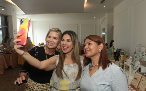 Isabel Ramírez, Lorena Vanoni y Zoila Maldonado.