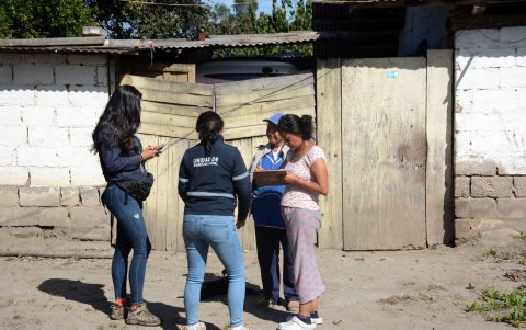 Las dos mascotas que estaban atadas fueron retiradas y la dueña recibió un aviso administrativo. Tras una valoración en los centro de atención, serán dados en adopción.