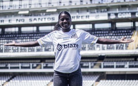 Nicole Charcopa está viviendo su primera experiencia internacional en el fútbol brasileño