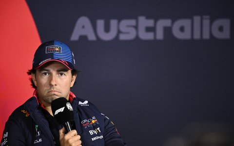 El piloto mexicano Sergio Pérez dijo que sería un golpe si se va su compañero Max Verstappen.