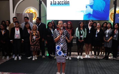 Alejandra Cámara, directora de Campo de la Misión Internacional de Justicia (IJM), habla durante la presentación de un estudio
