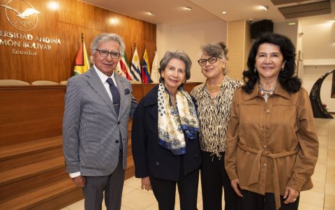Mario Solano, Isabel Peñaherrera, Ruth Peñaherrera y Rocío Peñaherrera.