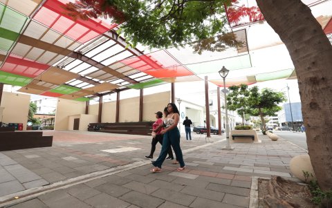 Espacio. En el lugar hay pequeñas plazoletas con gradas donde pueden darse actividades lúdicas, recreativas y deportivas.
