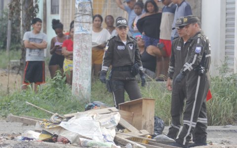 El cadáver tenía escombros encima.