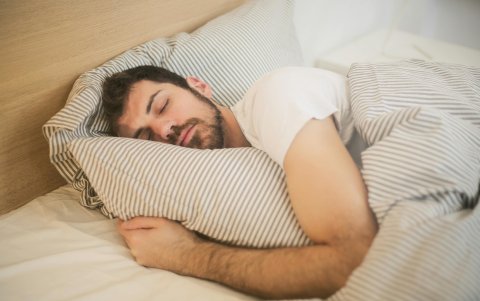 Adicional a sus 7 recomendaciones, Genova, también recomienda dormir bien y relajarse.