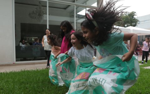 La carrera de ensacados fue una de las actividades más divertidas.