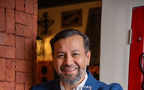 Siempre quiso ser cocinero. Su abuela le enseñó.