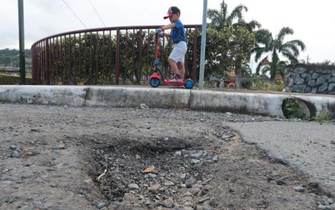 Daños Tal como lo ha contado EXPRESO, el mal estado de las vías es uno de los constantes reclamos de los residentes.
