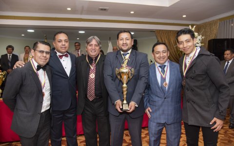 Hernán Soria, Edmundo Samaniego, Héctor Elizalde, Pablo Valdivieso, Freddy Cojitambo y Gabriel Soria.