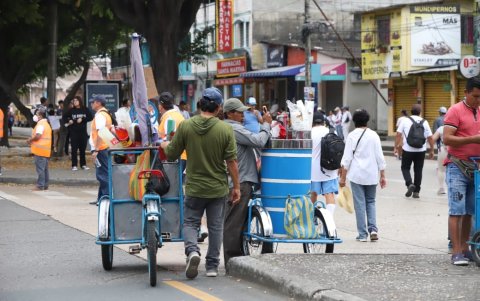 El comerció se movió a lo largo de toda la procesión