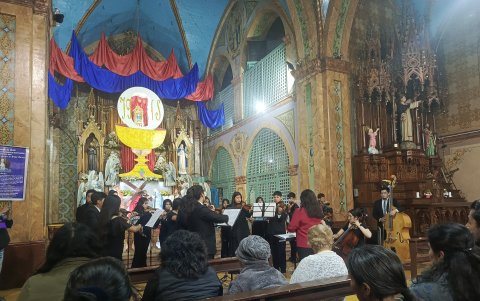 En las iglesias se realizaron cánticos por la celebración que conmemoró el sacrificio de Jesús.