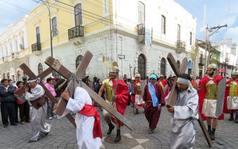Diferentes andas se apreciaron en la procesión de Viernes Santo en Chambo.