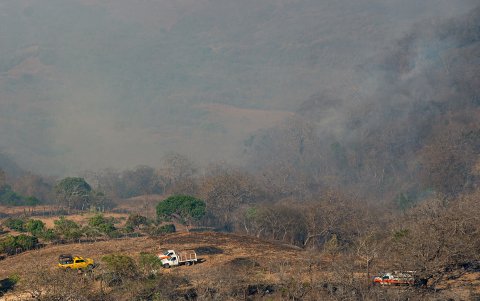 Fotografía de un incendio forestal en el cerro Mactumatzá
