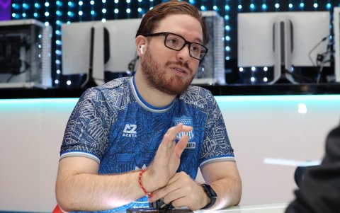 Sebastián Esparza confesó que su amor por Emelec se traslada a los videojuegos