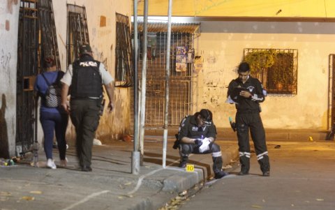 La Policía llegó al lugar para recabar información.