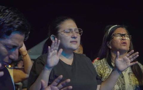 Los visitantes y lugareños también participaron en los actos religiosos en Playas.