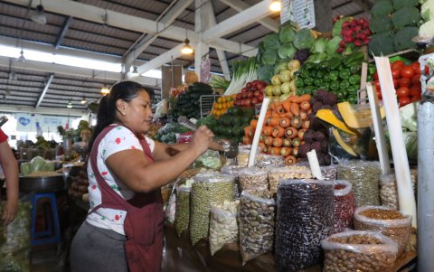 Los alimentos fue otro segmento que bajó de precio.