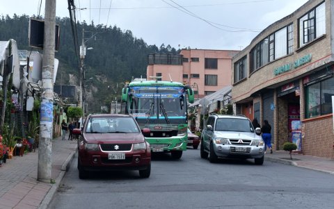 n la calle Quito, donde está la mayor parte de locales, se genera congestión especialmente los viernes y domingo