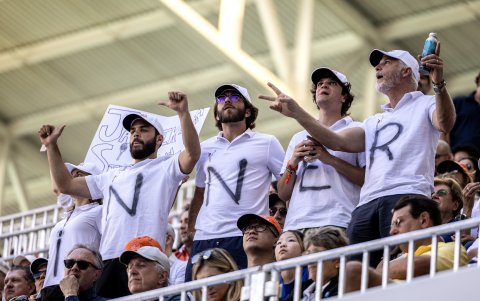 Fans de Jannik Sinner gritaron durante todo el partido de la final.