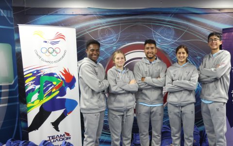Parte de la delegación nacional hizo su última aparición pública en la entrega de uniformes para los Juegos en los que empiezan a competir esta semana.