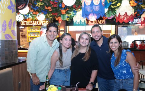 Galo Soria, Romina Sánchez, Niza Sandoval, Ernesto Carrillo y Maluli Nuques.