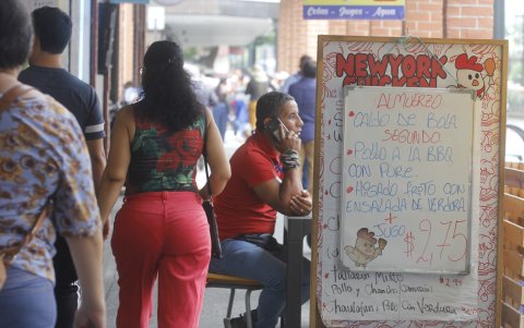 Restaurante. Ayer, lunes 1 de abril de 2024, todavía se vendía el almuerzo popular a 2,75 dólares, aunque la porción es más pequeña.